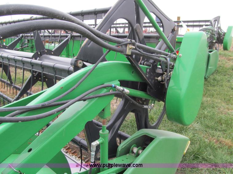 image for item D7014 2006 John Deere 635F 35' flex header