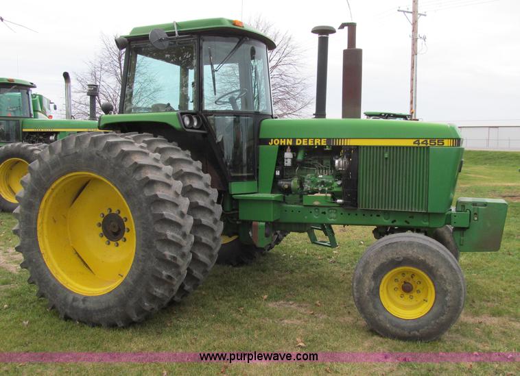 image for item D7016 1990 John Deere 4455 row crop tractor