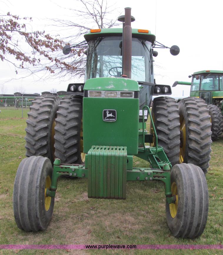 image for item D7016 1990 John Deere 4455 row crop tractor