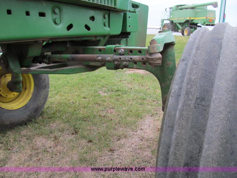 image for item D7016 1990 John Deere 4455 row crop tractor