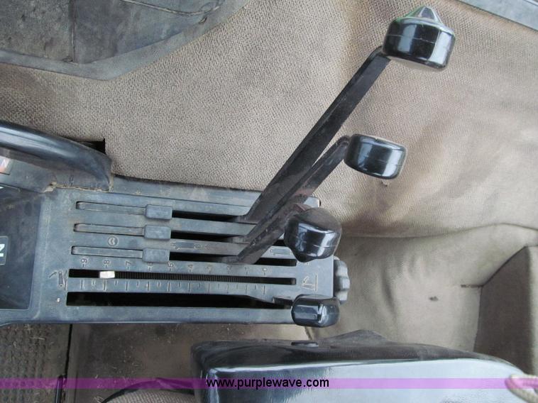 image for item D7016 1990 John Deere 4455 row crop tractor