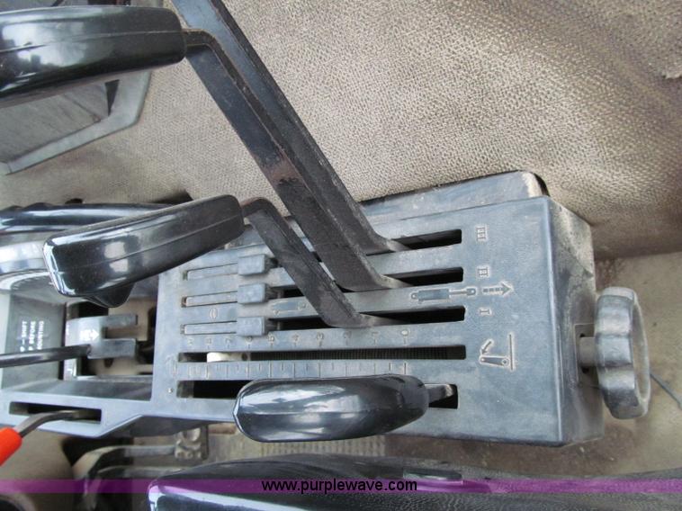 image for item D7016 1990 John Deere 4455 row crop tractor