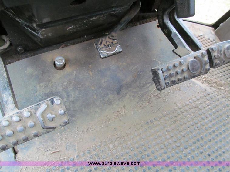 image for item D7016 1990 John Deere 4455 row crop tractor