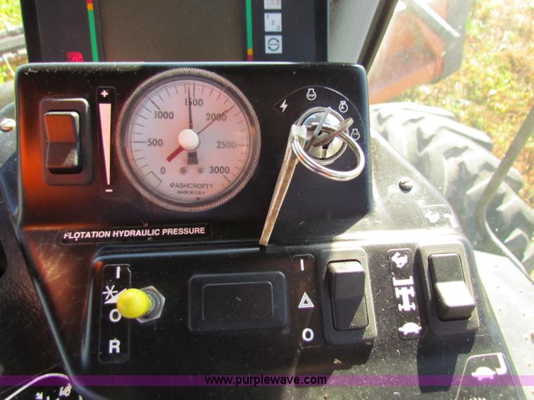 image for item E8173 Hesston 8450 swather