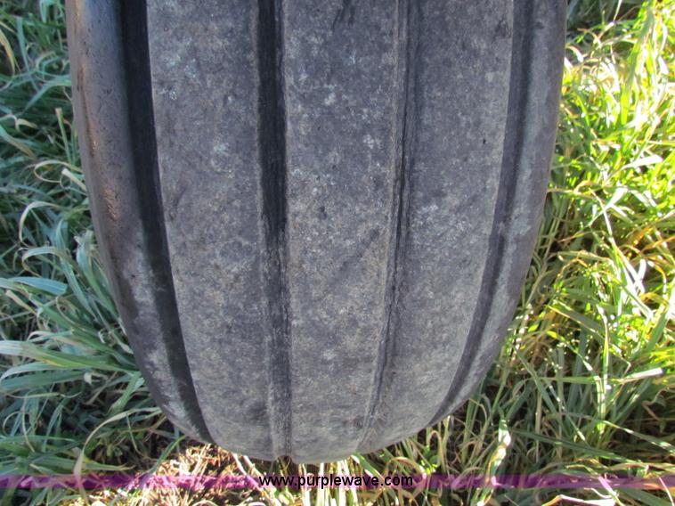 image for item E8173 Hesston 8450 swather