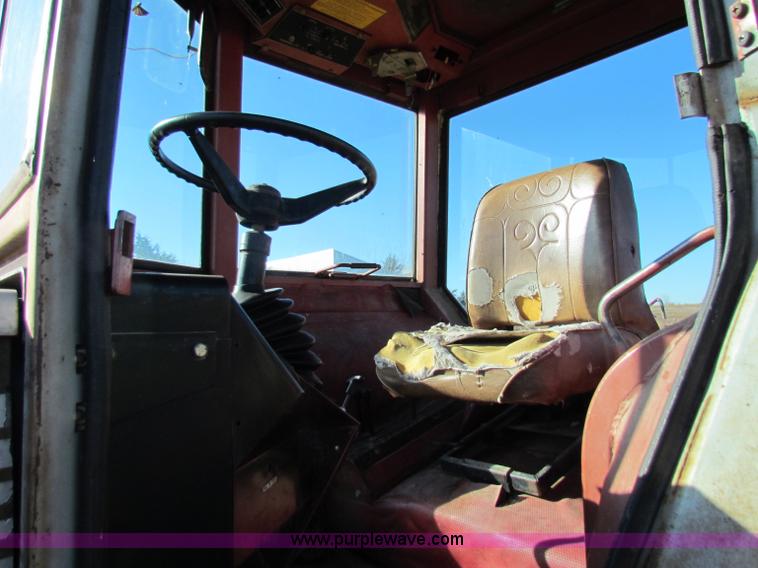 image for item E8175 White 2-105 Field Boss tractor