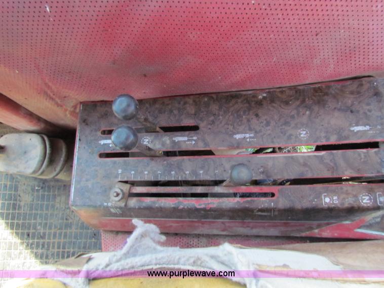 image for item E8175 White 2-105 Field Boss tractor