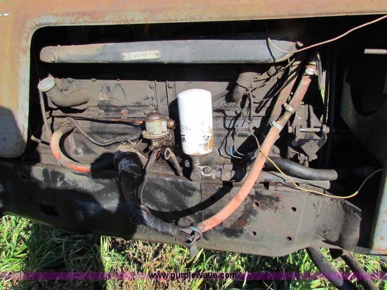 image for item E8175 White 2-105 Field Boss tractor