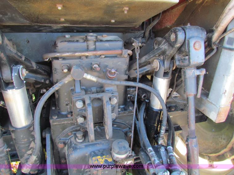 image for item E8175 White 2-105 Field Boss tractor