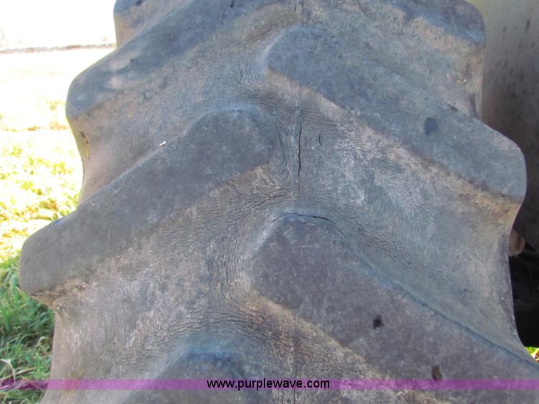 image for item E8175 White 2-105 Field Boss tractor