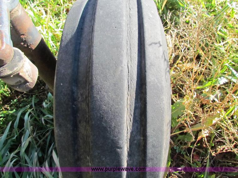 image for item E8175 White 2-105 Field Boss tractor