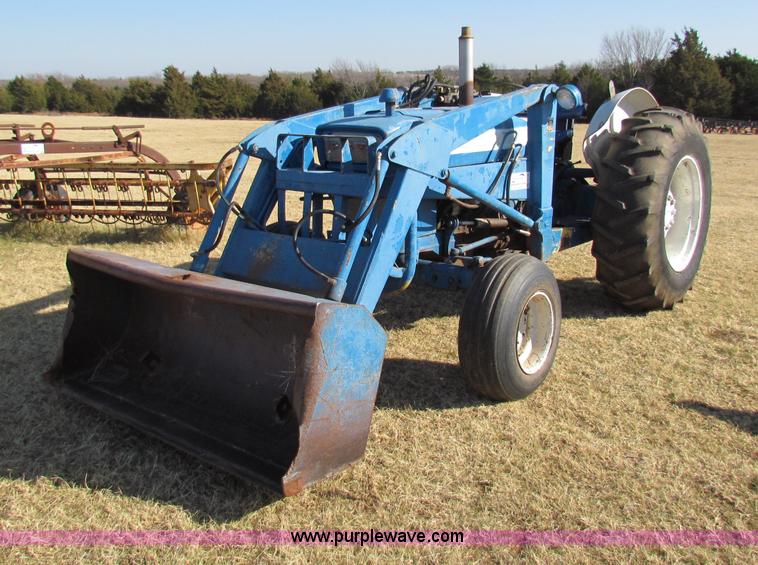 image for item E8189 Ford tractor with loader