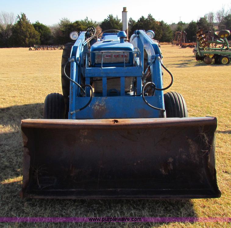 image for item E8189 Ford tractor with loader