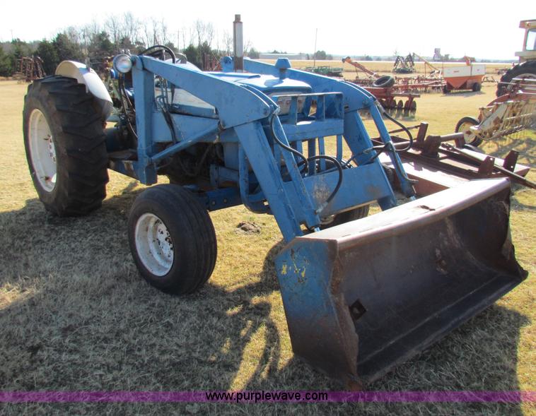 image for item E8189 Ford tractor with loader