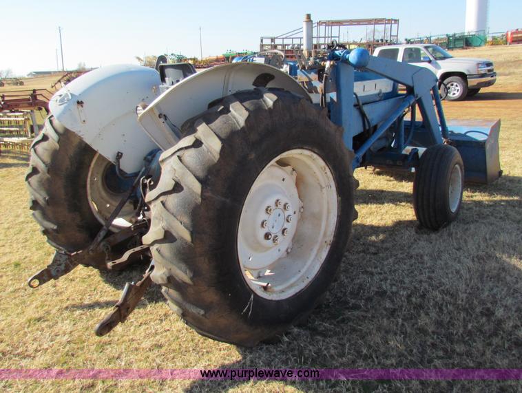 image for item E8189 Ford tractor with loader