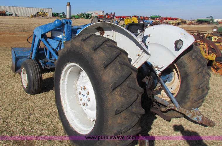 image for item E8189 Ford tractor with loader