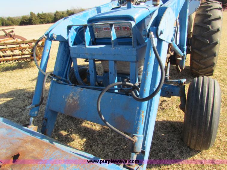 image for item E8189 Ford tractor with loader
