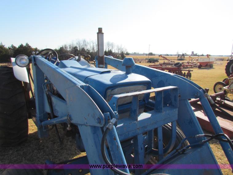 image for item E8189 Ford tractor with loader