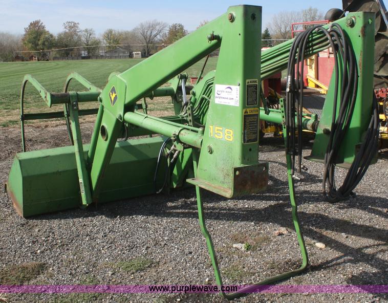 image for item F2737 John Deere 158 loader