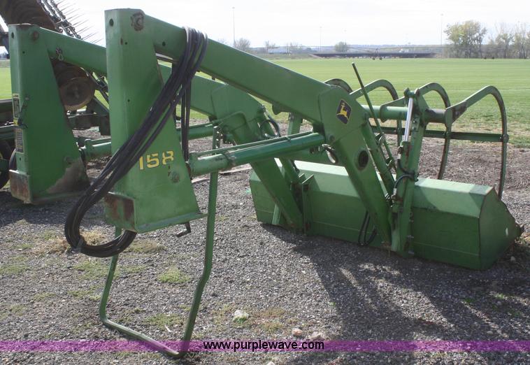 image for item F2737 John Deere 158 loader
