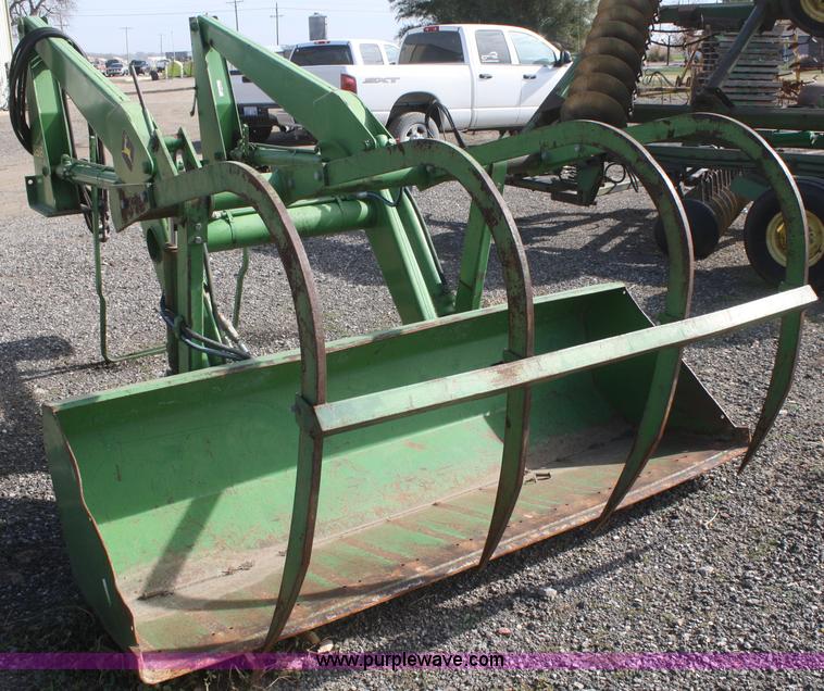 image for item F2737 John Deere 158 loader