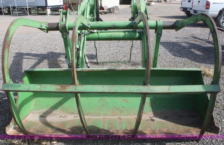 image for item F2737 John Deere 158 loader