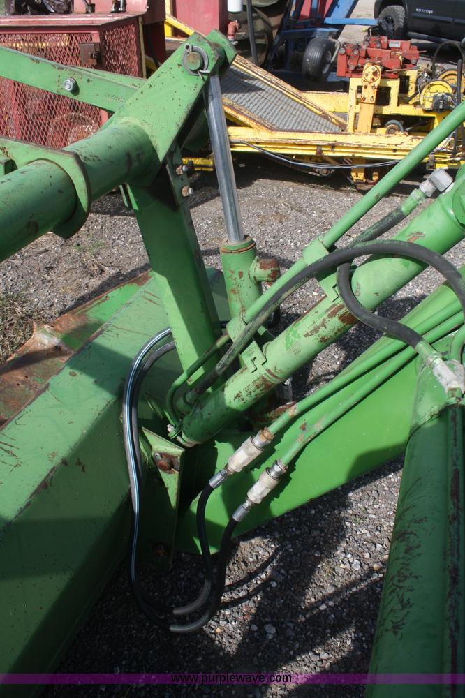 image for item F2737 John Deere 158 loader