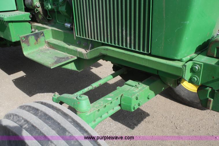 image for item F2737 John Deere 158 loader