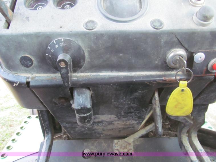 image for item F4681 1974 John Deere 4230 tractor