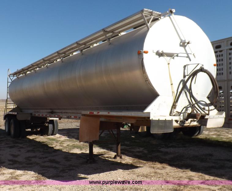 image for item F6313 1997 Warren hydraulic feed body trailer