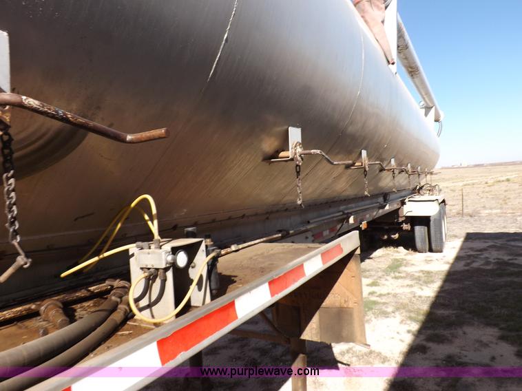 image for item F6313 1997 Warren hydraulic feed body trailer