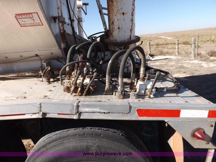 image for item F6313 1997 Warren hydraulic feed body trailer