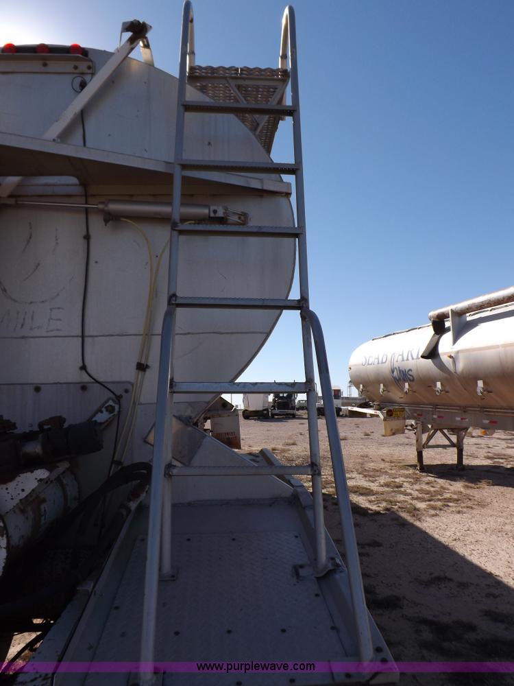 image for item F6313 1997 Warren hydraulic feed body trailer