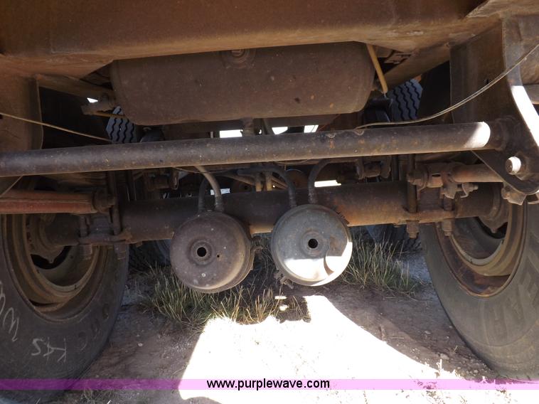 image for item F6313 1997 Warren hydraulic feed body trailer