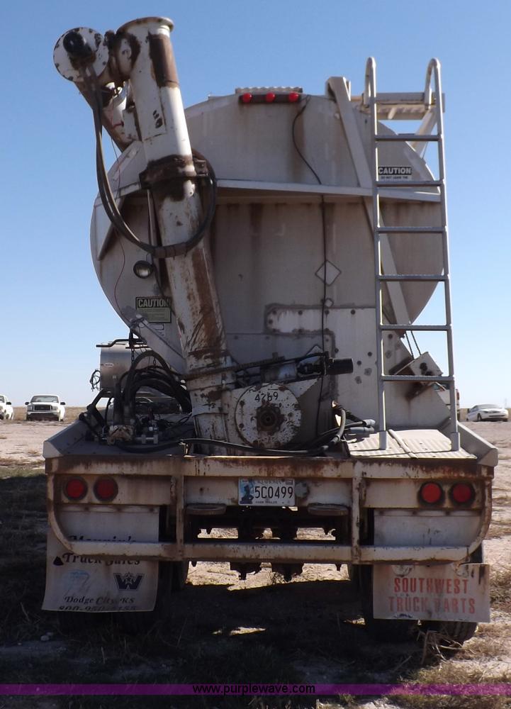 image for item F6314 1997 Warren hydraulic feed body trailer