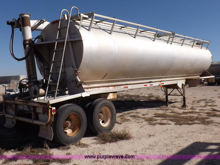 image for item F6314 1997 Warren hydraulic feed body trailer