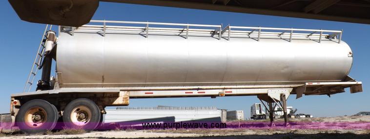 image for item F6314 1997 Warren hydraulic feed body trailer