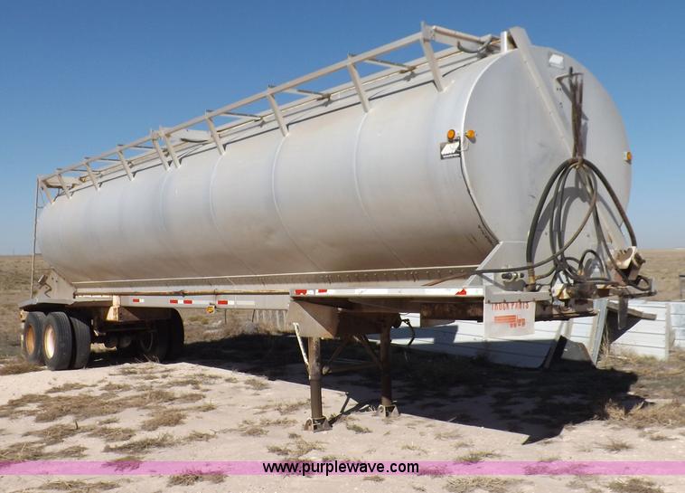 image for item F6314 1997 Warren hydraulic feed body trailer