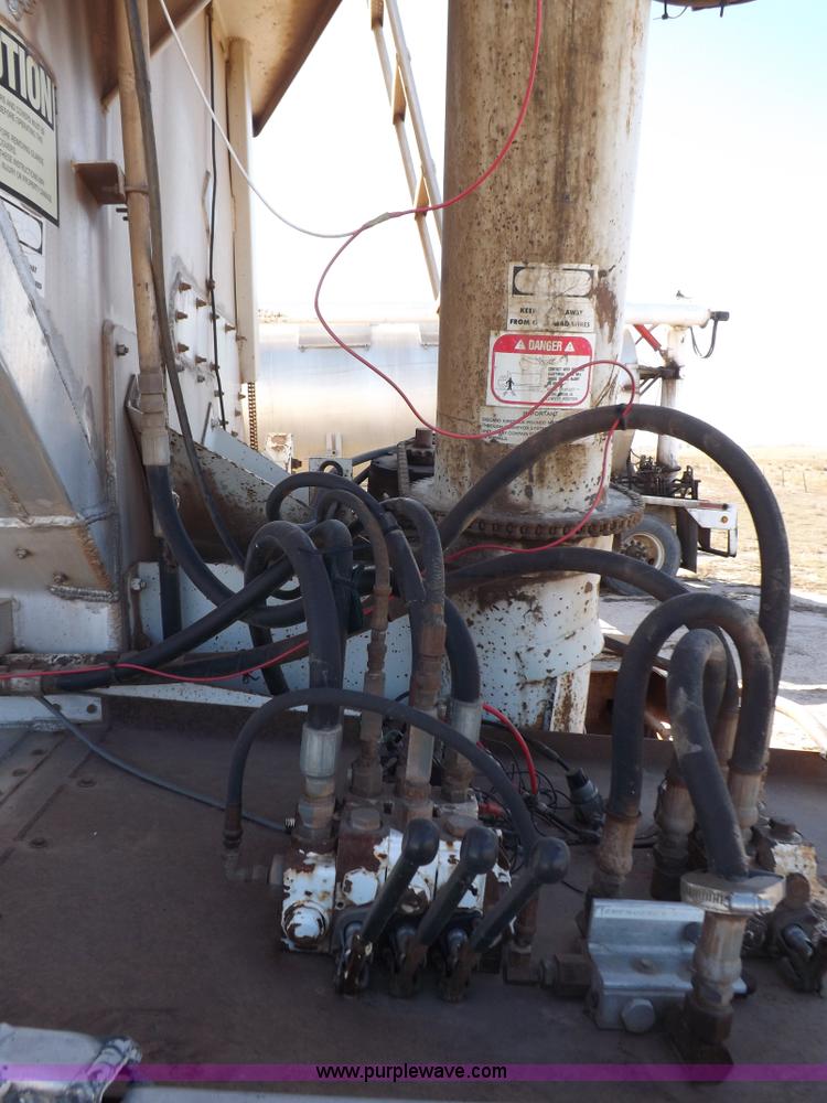 image for item F6314 1997 Warren hydraulic feed body trailer