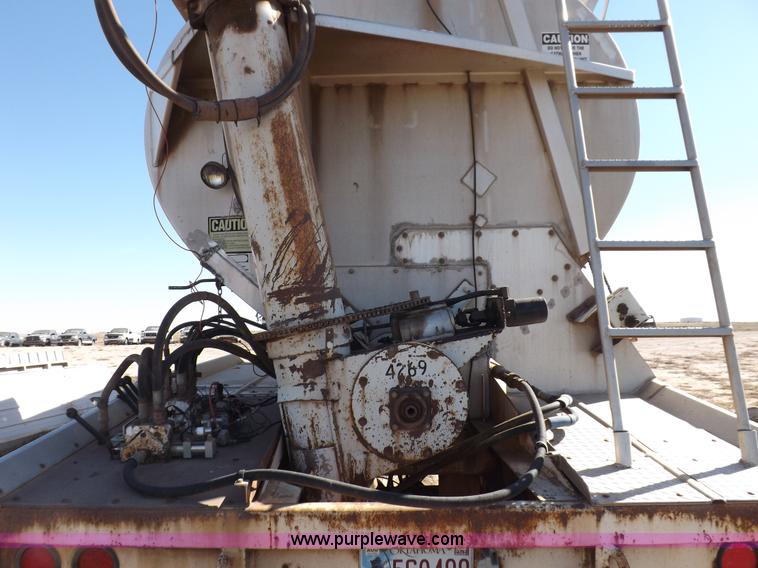 image for item F6314 1997 Warren hydraulic feed body trailer