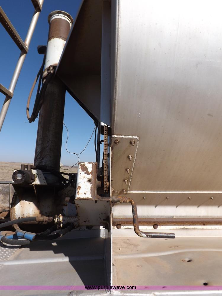 image for item F6314 1997 Warren hydraulic feed body trailer