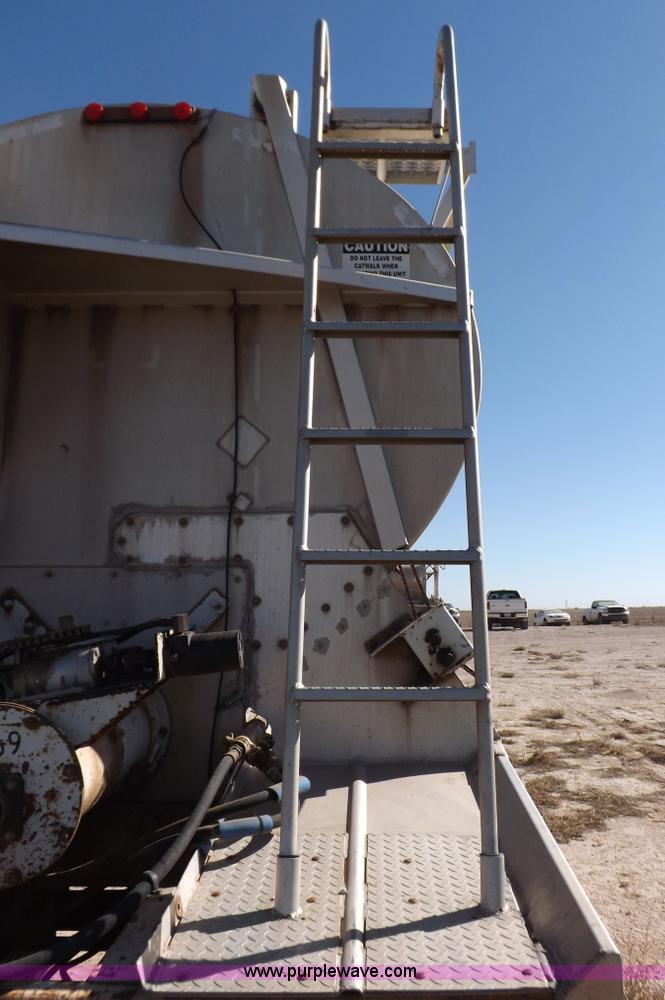 image for item F6314 1997 Warren hydraulic feed body trailer