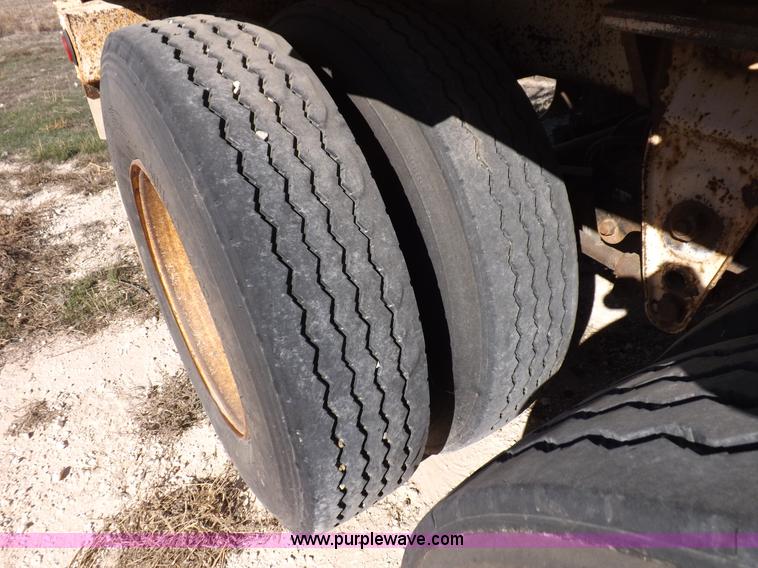 image for item F6314 1997 Warren hydraulic feed body trailer