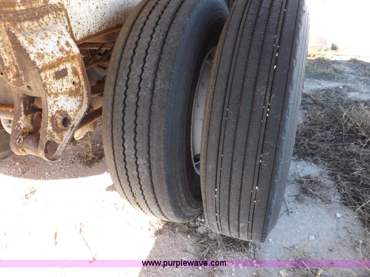 image for item F6314 1997 Warren hydraulic feed body trailer