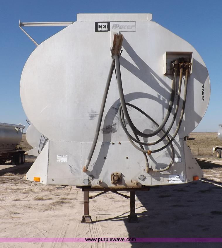 image for item F6315 1996 Pacer hydraulic feed box trailer