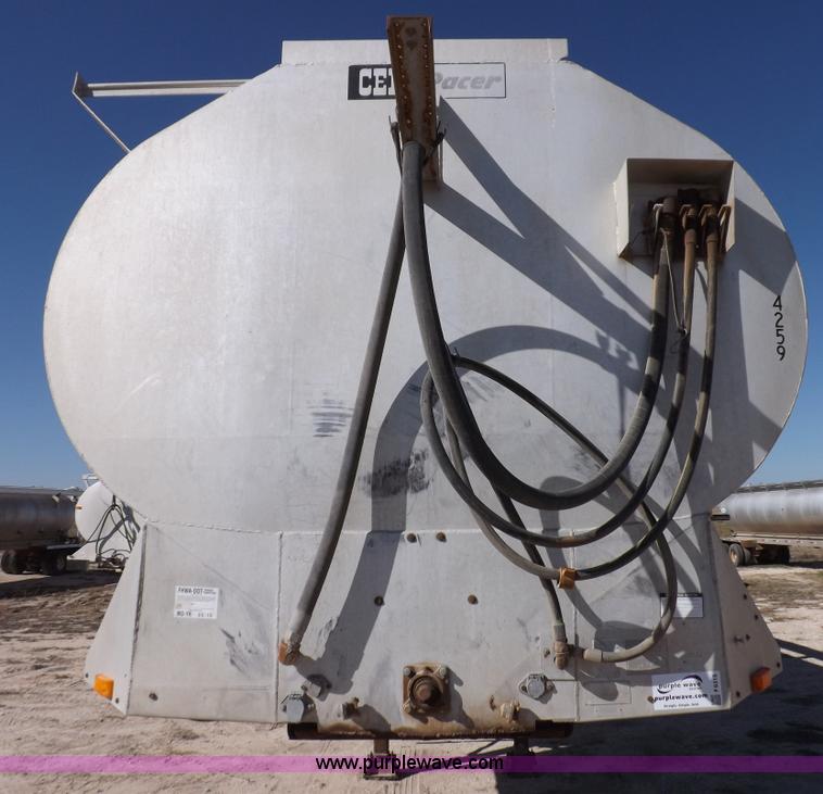 image for item F6315 1996 Pacer hydraulic feed box trailer