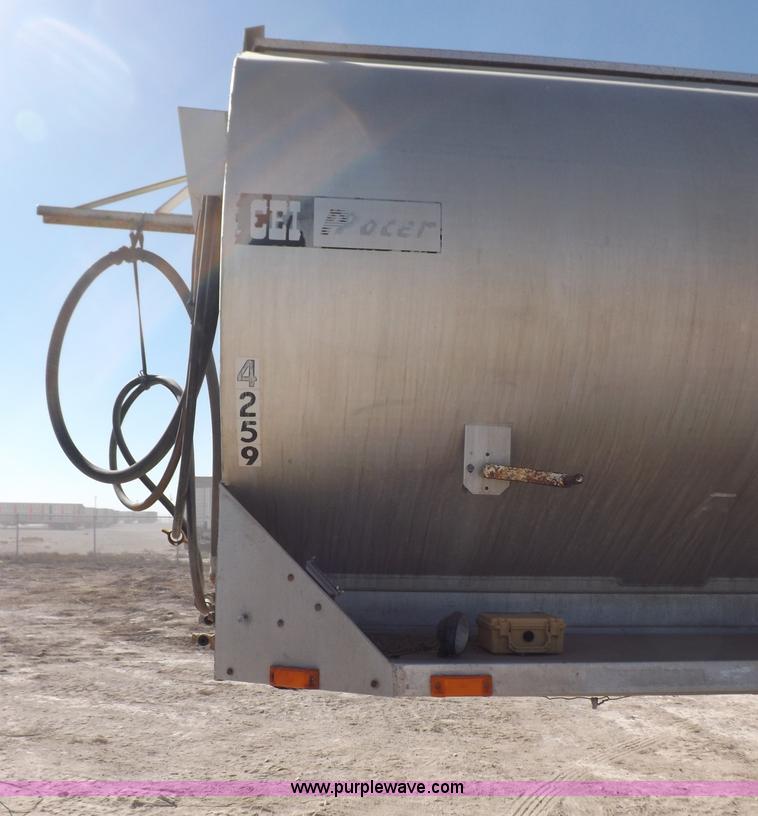 image for item F6315 1996 Pacer hydraulic feed box trailer