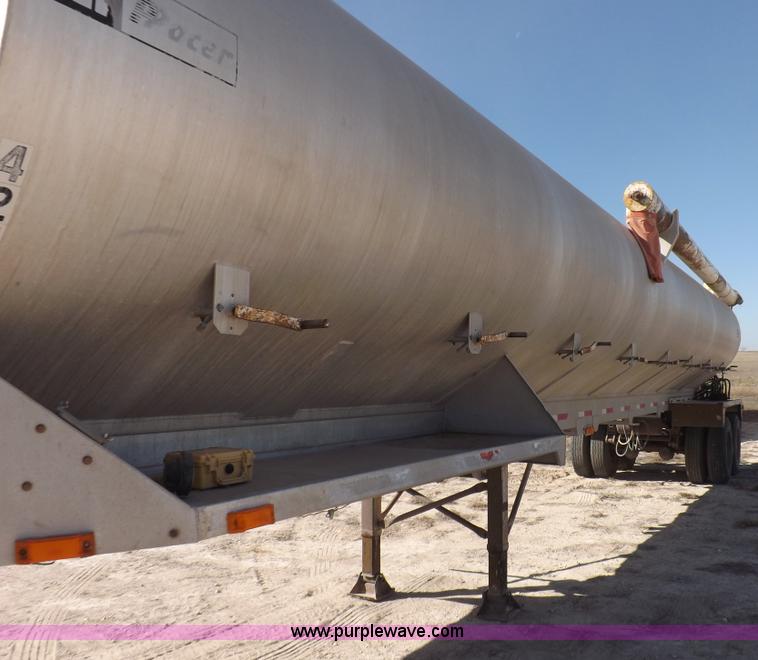 image for item F6315 1996 Pacer hydraulic feed box trailer