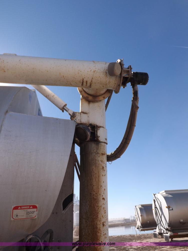 image for item F6315 1996 Pacer hydraulic feed box trailer