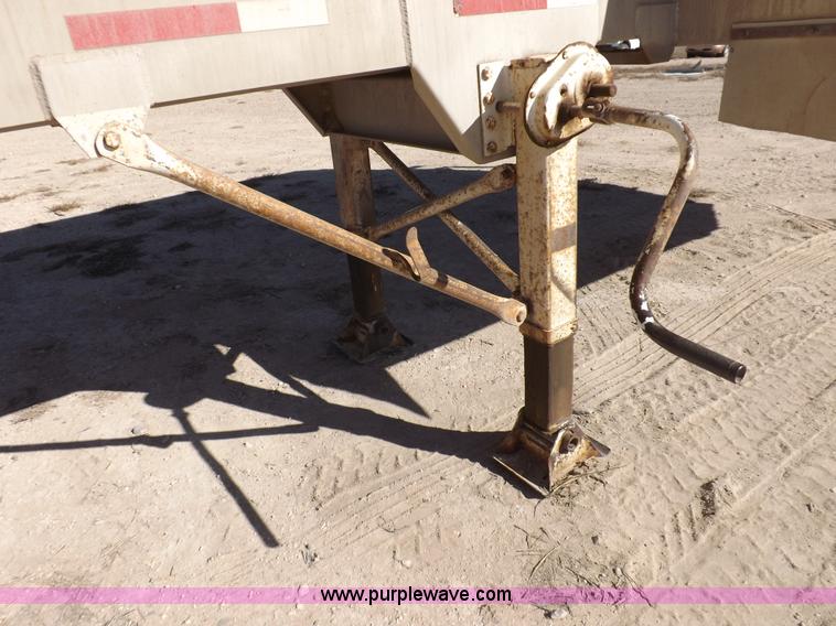 image for item F6315 1996 Pacer hydraulic feed box trailer